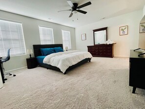5 habitaciones, tabla de planchar con plancha, wifi y ropa de cama 
