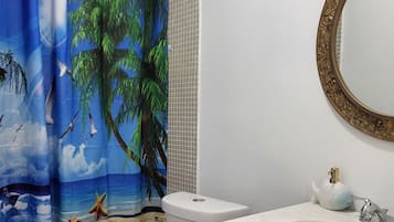 Handtücher, Seife, Toilettenpapier