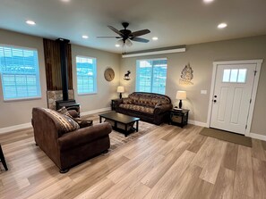Smart TV - Charming cabin with WiFi - perfect for a cozy getaway (Smoot)