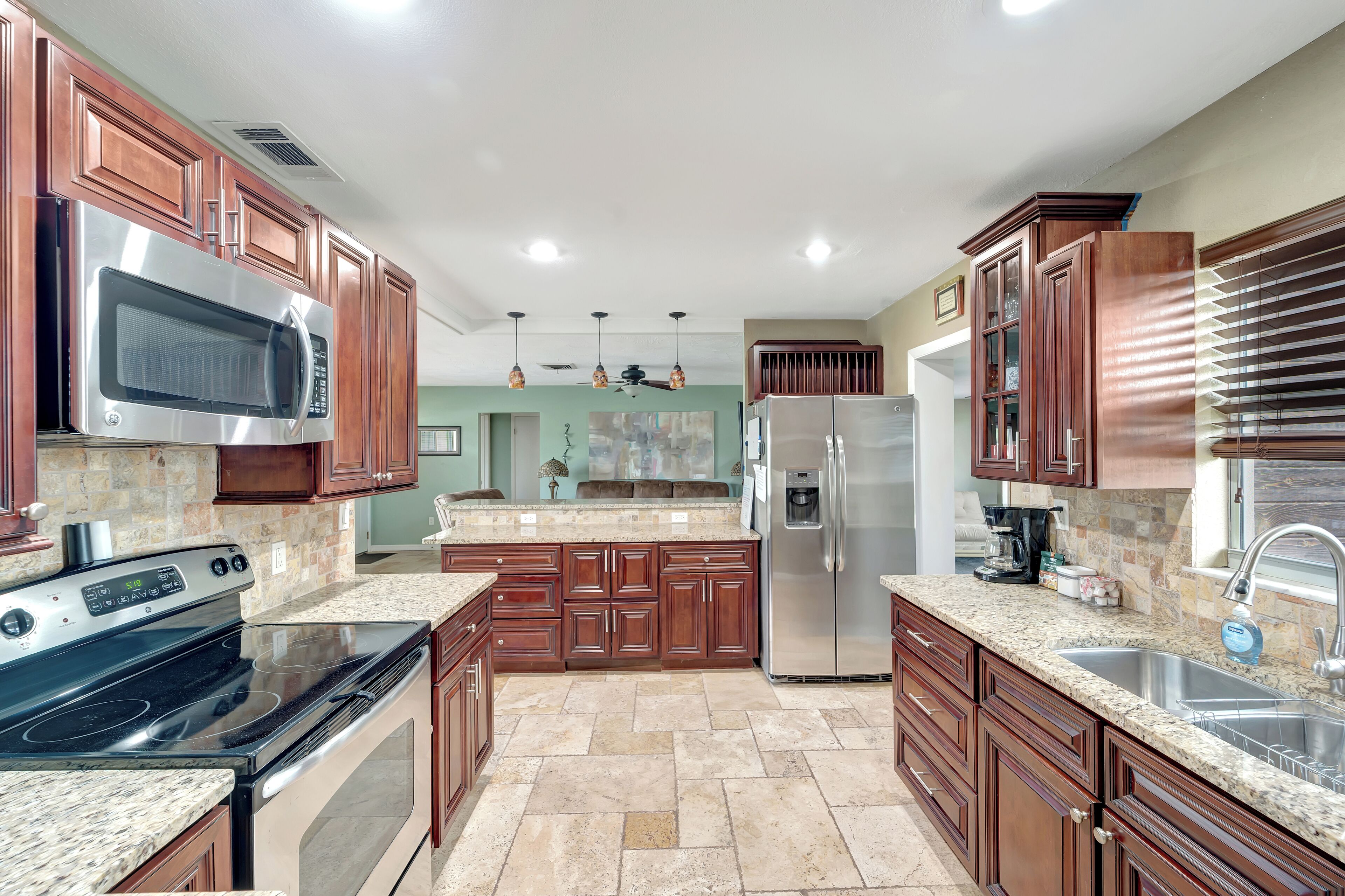 冰箱、微波炉、烤箱、炉灶