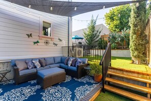 Terrace/patio - Victorian House-30 mins to Napa & SF, Free Pets! (Crockett)