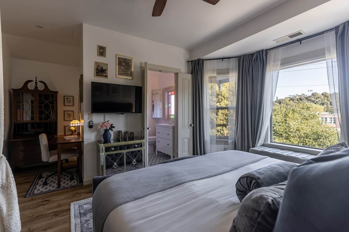 2 bedrooms, desk, iron/ironing board, free WiFi