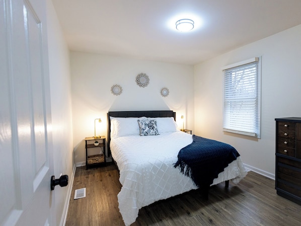 4 bedrooms, iron/ironing board, WiFi, bed sheets