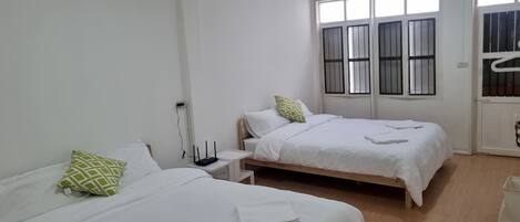 2 habitaciones, tabla de planchar con plancha, wifi y ropa de cama