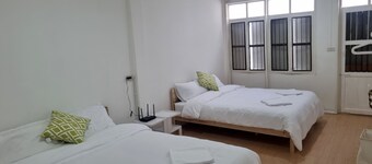 Haus Sathorn Pier: Cozy 2-Bedroom Retreat, 5 Minutes to BTS City Center