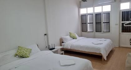 Haus Sathorn Pier: Cozy 2-Bedroom Retreat, 5 Minutes to BTS City Center