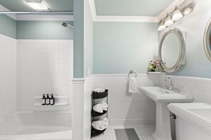 Bathroom - Renton Lakeside Oasis, Lakeview, 4B 2.5B, Spacious (Renton)