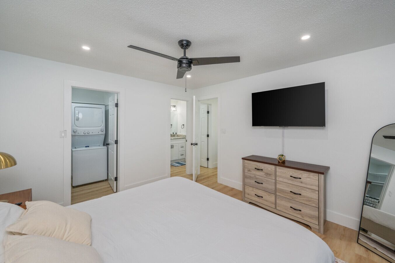 1 bedroom, desk, travel cot, free WiFi