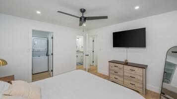 1 bedroom, desk, travel crib, free WiFi