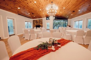 Dining - Newly Redesigned 2BR Cabin (Townsend)