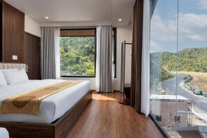 Desk, laptop workspace, free WiFi - Ecorest Villa  (Hai Phong)