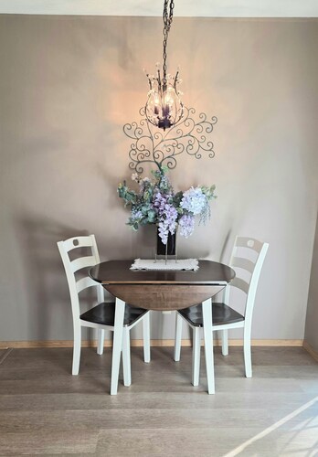 Newly updated warm Rockford tri-level house minutes from Bypass 20, I39 and I90!