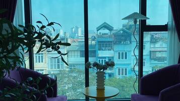 Desk, laptop workspace, free WiFi, bed sheets
