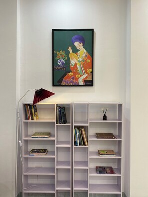 Comfort kamer, 1 kingsize bed, niet-roken, gemeenschappelijke badkamer | Een bureau, een laptopwerkplek, gratis wifi, beddengoed