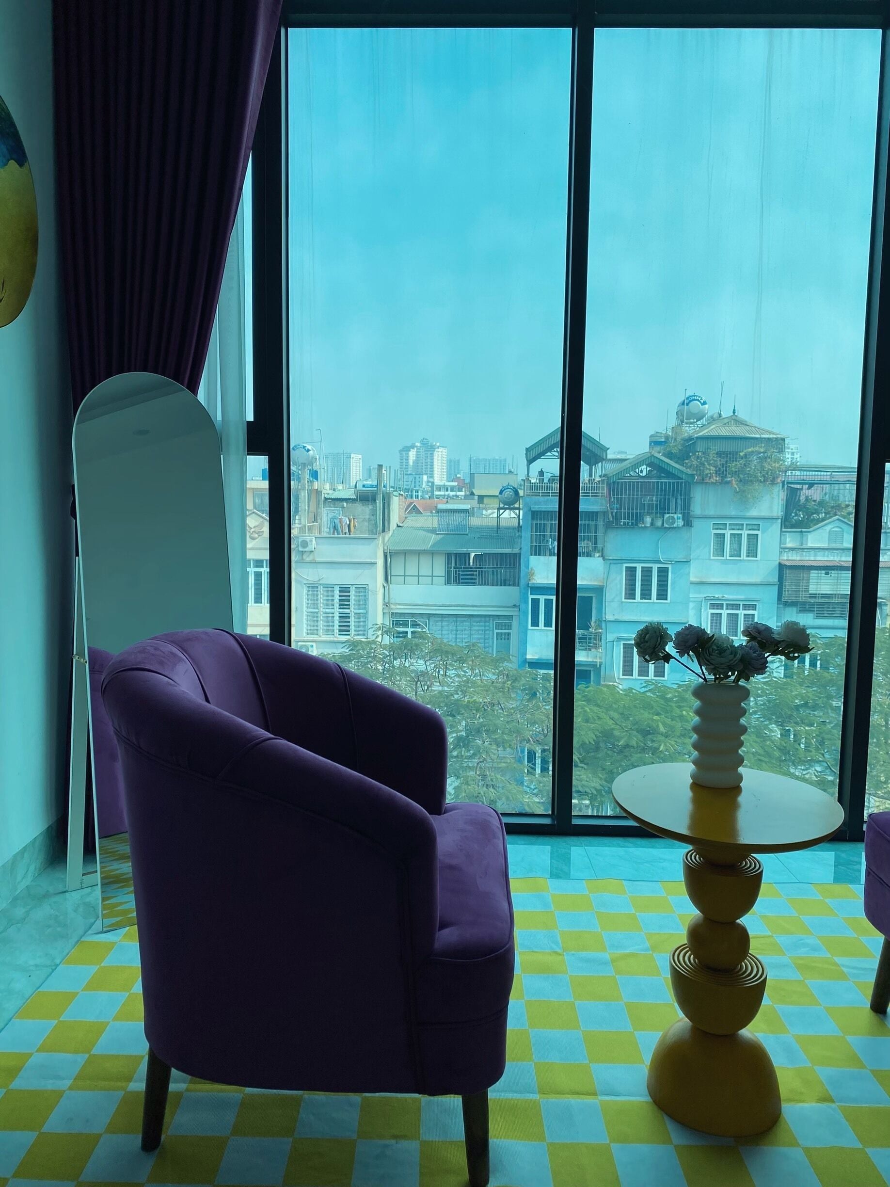 Comfort Room, 1 King Bed, Non Smoking, Shared Bathroom | Desk, laptop workspace, WiFi (free), bed sheets