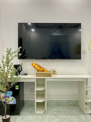 Basic Room, 1 King Bed, Non Smoking, Air conditioning | Desk, laptop workspace, free WiFi, bed sheets - Grand C Homestay (Hanoi)