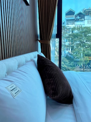 Comfort kamer, 1 kingsize bed, niet-roken, gemeenschappelijke badkamer | Een bureau, een laptopwerkplek, gratis wifi, beddengoed