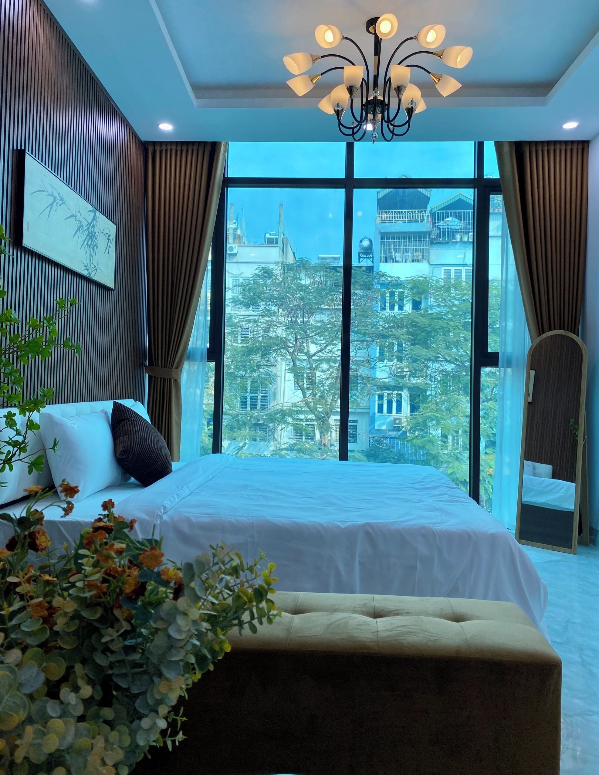 Desk, laptop workspace, free WiFi, bed sheets