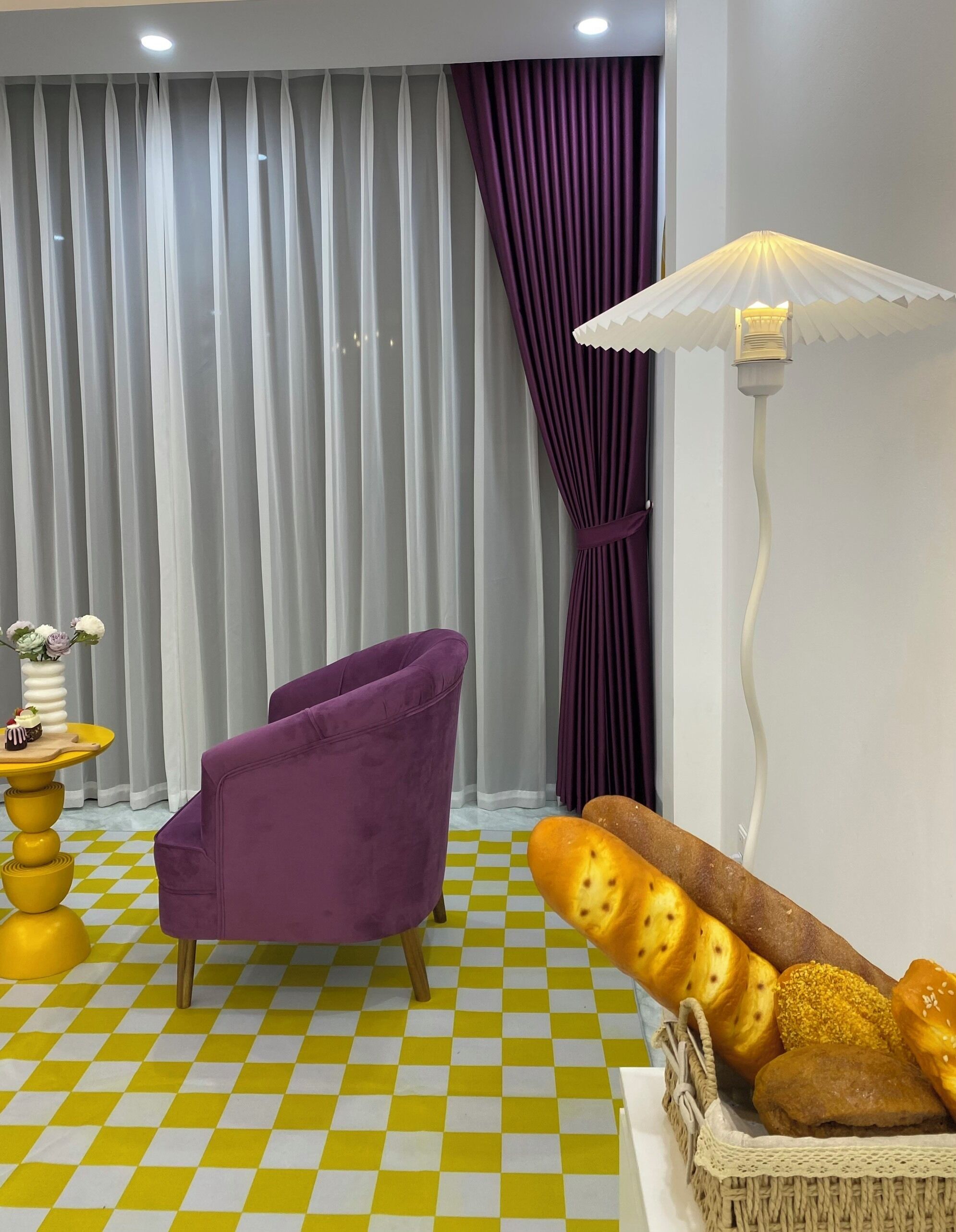Comfort Room, 1 King Bed, Non Smoking, Shared Bathroom | Desk, laptop workspace, WiFi (free), bed sheets