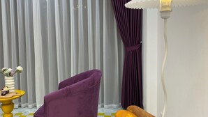 Comfort Room, 1 King Bed, Non Smoking, Shared Bathroom | Desk, laptop workspace, WiFi (free), bed sheets - Grand C Homestay (Hanoi)