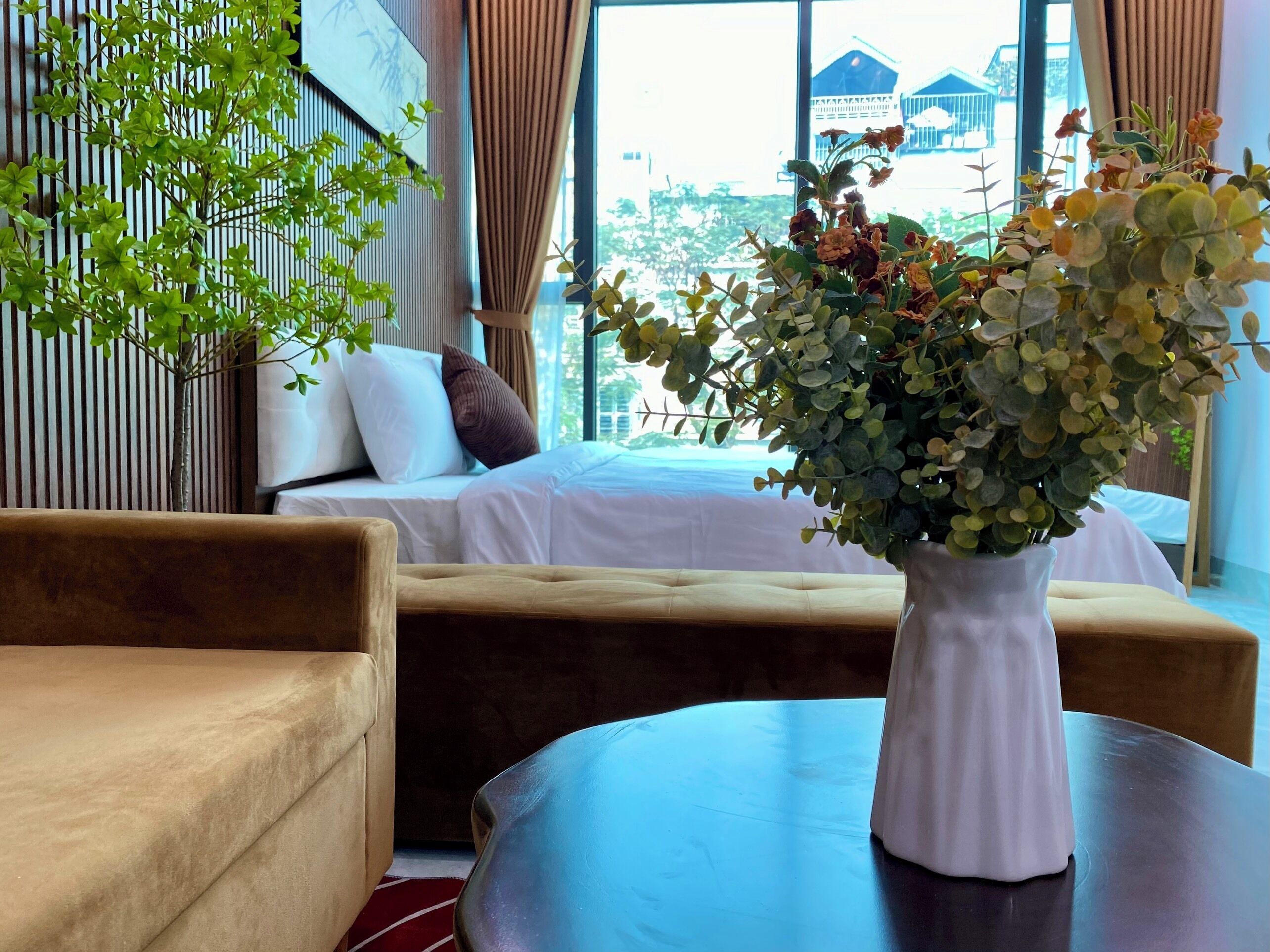 Desk, laptop workspace, free WiFi, bed sheets