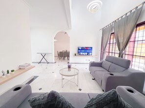 Maison Familiale, 5 chambres | Coin séjour