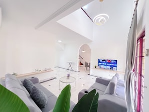 Maison Familiale, 5 chambres | Coin séjour