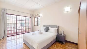 5 bedrooms, iron/ironing board, free WiFi