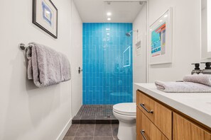 Douche, serviettes fournies
