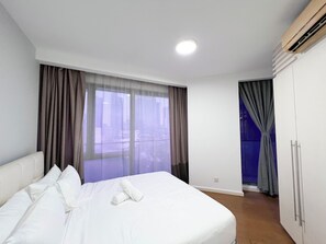 3 bedrooms, iron/ironing board, free WiFi, bed sheets - Bintang Fairlane by Manhattan Group  (Kuala Lumpur)