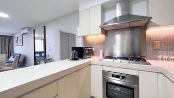 Apartamento, 3 quartos | Sala de estar | TV de tela plana 40 polegadas com canais a cabo