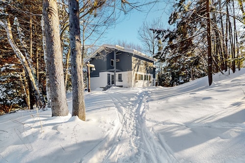 Ski-in/ski out  your back door townhouse w/ seasonal pool & tennis court
