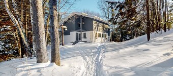 Ski-in/ski out  your back door townhouse w/ seasonal pool & tennis court