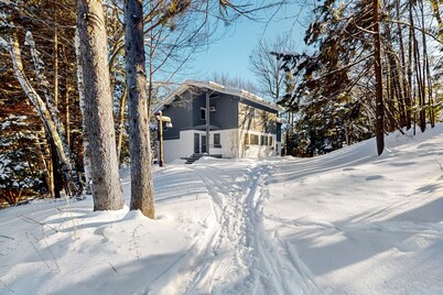 Ski-in/ski out  your back door townhouse w/ seasonal pool & tennis court