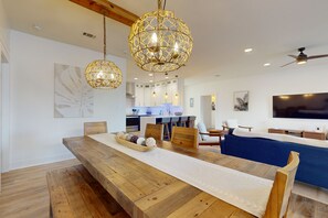 TV - Gorgeous home with private pool and lots of outdoor space (Miramar Beach)