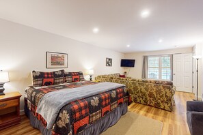 3 soverom, strykejern/-brett, reiseseng for barn og internettilgang