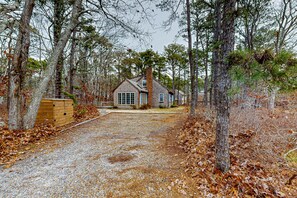 Property grounds - Quiet home with sunroom, deck, W/D, AC, & quick access to beach (Wellfleet)