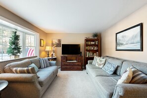 TV, DVD player - Mountain home near shops, hiking, skiing, restaurants & brewery (North Conway)