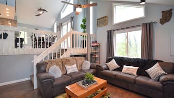 智能电视、壁炉、电子游戏、书