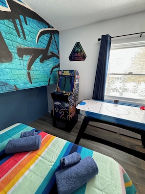 4 habitaciones, escritorio, tabla de planchar con plancha y wifi gratis 