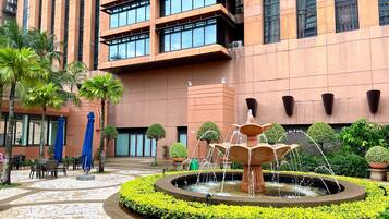 Kolam renang terbuka