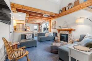 Smart TV, fireplace, books, stereo