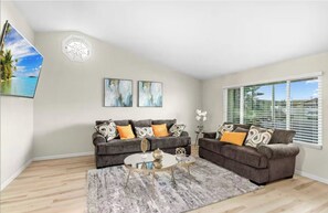 Smart TV, fireplace
