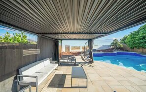 Outdoor pool, a heated pool - San Diego Lakeview Paradise: Heated Pool & Spa! (Spring Valley)