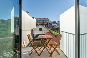 Outdoor dining - GuestReady -  Silk Factory - 1D (Porto)