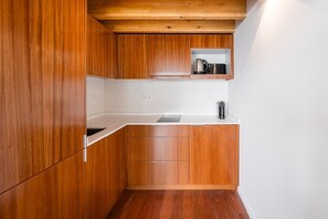 Fridge, microwave, oven, coffee/tea maker