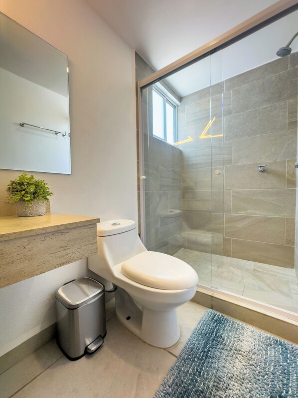 A modern bathroom with a toilet, bidet, and glass-enclosed shower. - Dream Diamante with Beach Club (Acapulco)