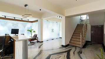 Quầy tiếp tân