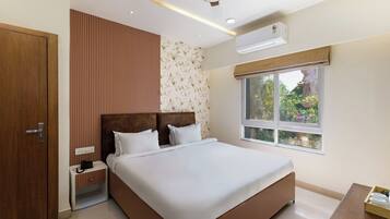 Phòng Deluxe, ban công | Két bảo mật tại phòng, khu vực làm việc phù hợp cho laptop