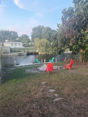 Property grounds - Charming 2-bedroom mobile home with WiFi and AC in Okeechobee (Okeechobee)